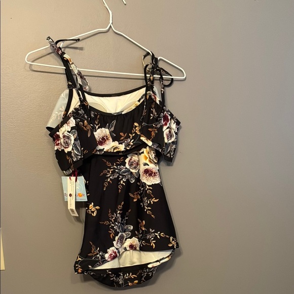 Divinitasole black floral off shoulder swim tank. - Picture 7 of 14